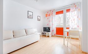 Grzybowska str Apt City center
